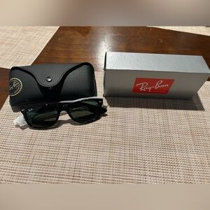 NWT Ray Ban New Wayfarer Sunglasses